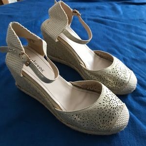 Women’s wedge sandals